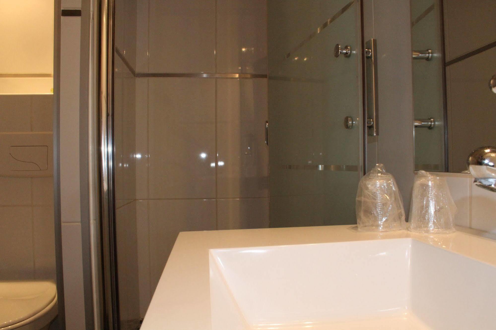 Hotel L'Eau Des Collines Марсель Экстерьер фото